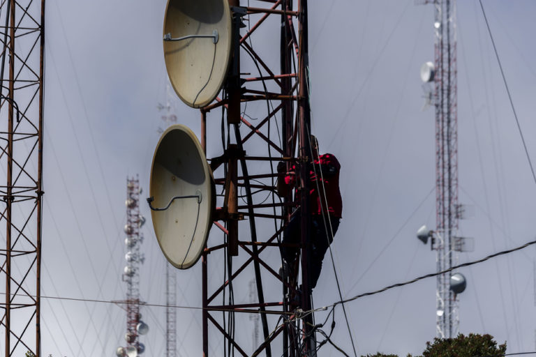 IPLEX pide revisar proyecto que fija nuevo canon a radio y televisión por uso del espectro