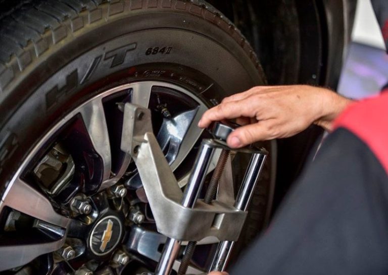 Cinco aspectos pueden marcar la diferencia entre conducir con seguridad o asumir un riesgo a la hora de cambiar las llantas