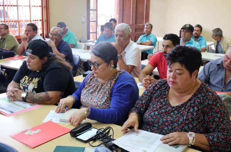 Más de 40 productores y representantes de ferias del agricultor se capacitan para reducir pérdidas de alimentos