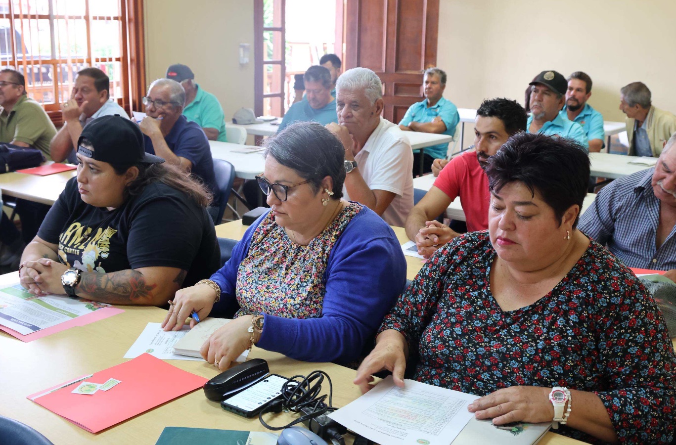 Imagen principal del artículo: Más de 40 productores y representantes de ferias del agricultor se capacitan para reducir pérdidas de alimentos