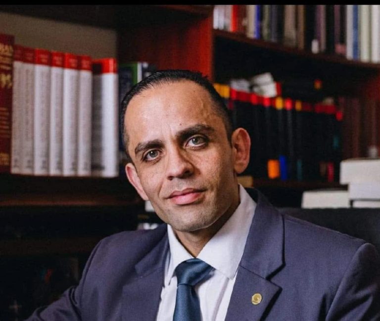 Director de Administración de la UNED advierte sobre riesgos para competitividad ante desaceleración de zonas francas