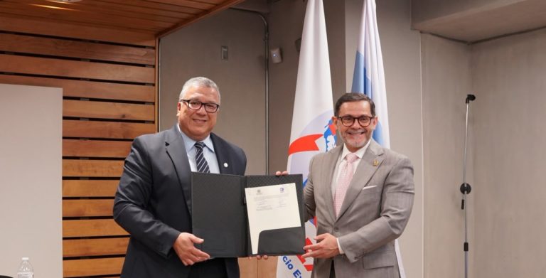 UCR y Crecex firman convenio para fortalecer la vinculación entre la academia y el sector exportador