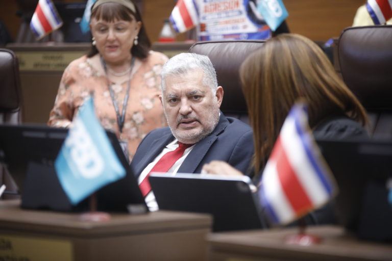 Pueblo Soberano sufre primera derrota tras quiebre de dos diputados; Hacienda enfría anuncio sobre tecnología del Mossad