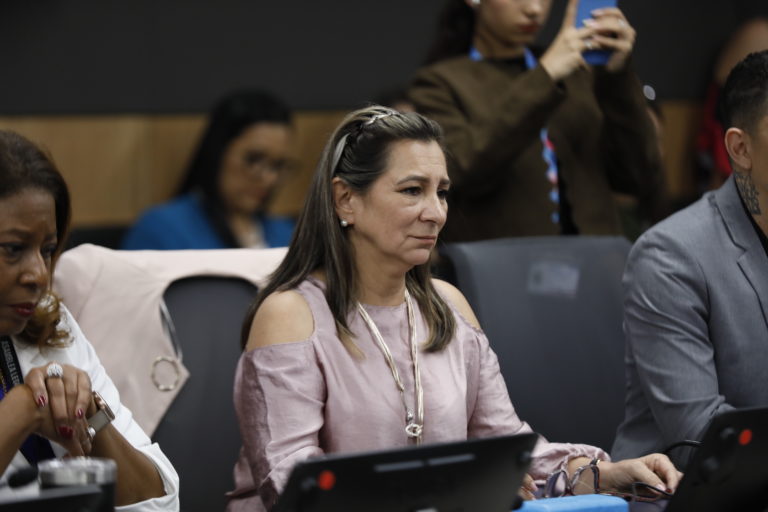 42 congresistas proponen reconocer la Lengua de Señas Costarricense en la Constitución