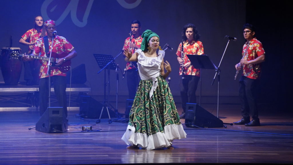 Presentación artística durante una actividad cultural en Costa Rica