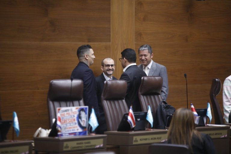 Congreso votó 196 mociones en primer día de reactivación de proyecto de jornadas de 12 horas