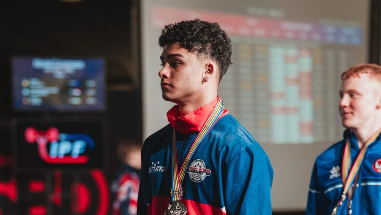 Sebastián Rodríguez gana medalla de plata en el Mundial Juvenil de Levantamiento de Potencia en Sudáfrica