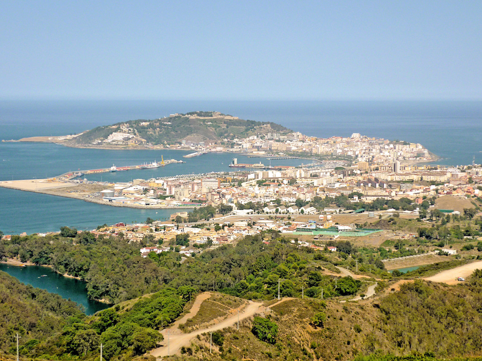 Imagen principal del artículo: Más allá de la migración: una aproximación a la crisis de Ceuta en 2026
