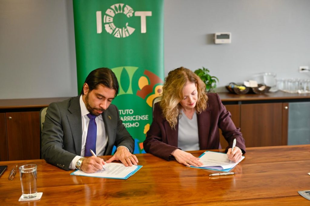 Comex e ICT firman convenio para fortalecer la atención turística en Paso Canoas y Peñas Blancas