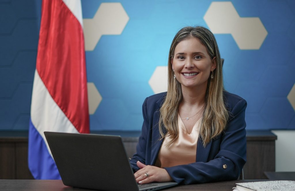 María Fernanda Durán asume como viceministra de Planificación del MEP
