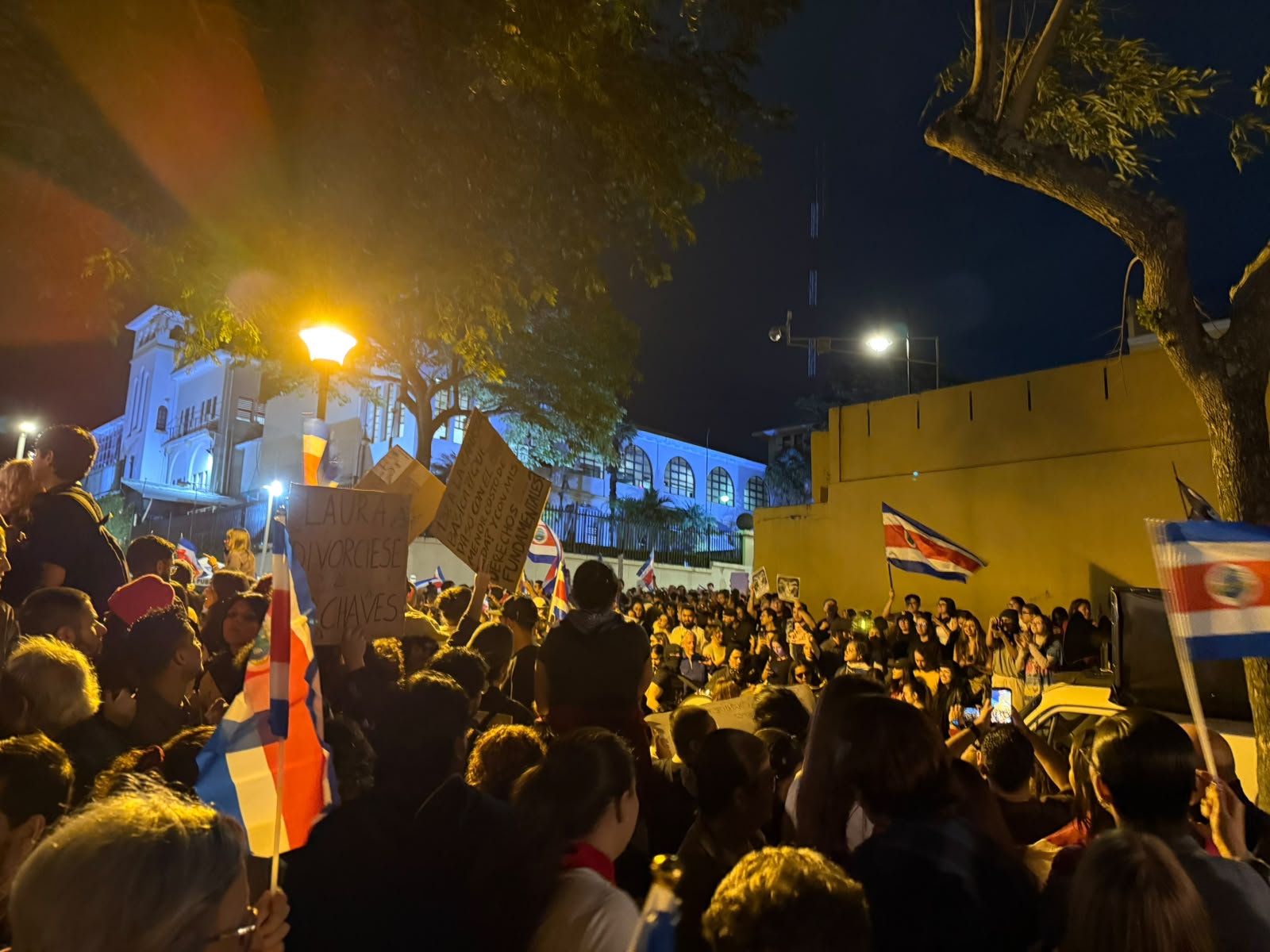 Imagen principal del artículo: Plantados en favor de la democracia: no estoy en contra de nadie, estoy en favor de Costa Rica