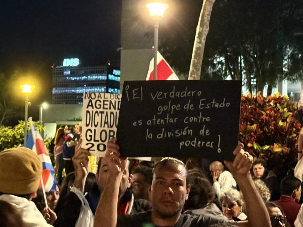 Laura Fernández defiende acusación contra la Sala IV de dar "golpe de Estado"