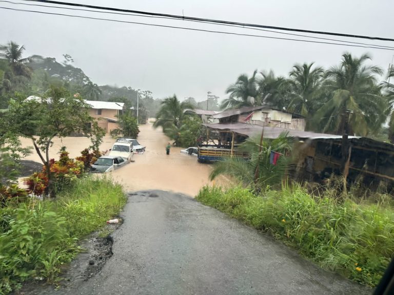 Onda tropical 33 ingresará este lunes y CNE advierte que podría agravar inundaciones en Limón
