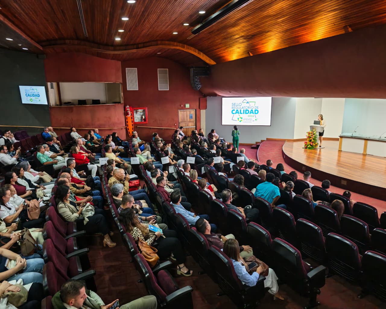 Imagen principal del artículo: Aresep entrega sello de calidad a 438 acueductos