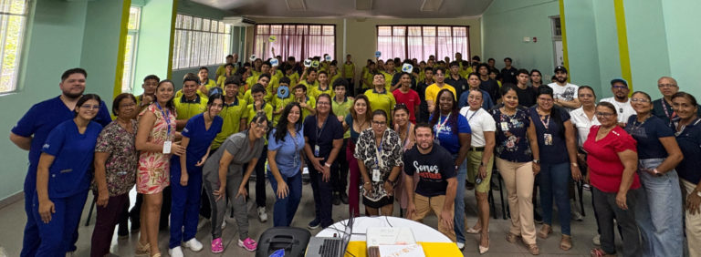 Feria de salud masculina promovió el autocuidado entre jóvenes de Santa Cruz