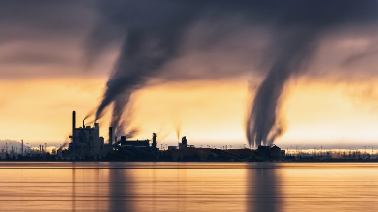 Estudiante de la UCR identifica efectos tardíos del clima y la contaminación en la salud respiratoria