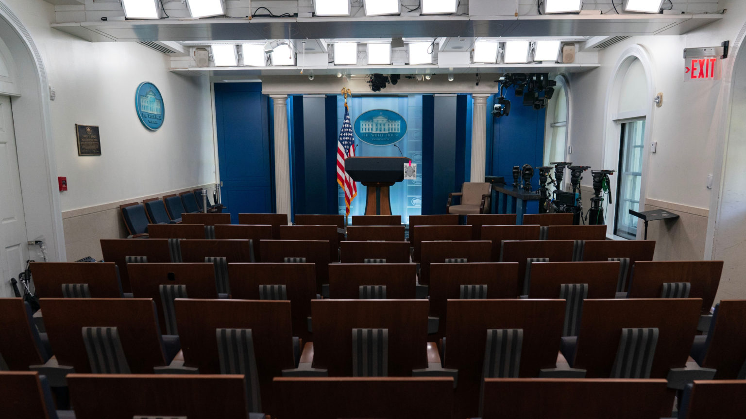 Imagen principal del artículo: Medios demandan a Trump por prohibirles el acceso a la Casa Blanca