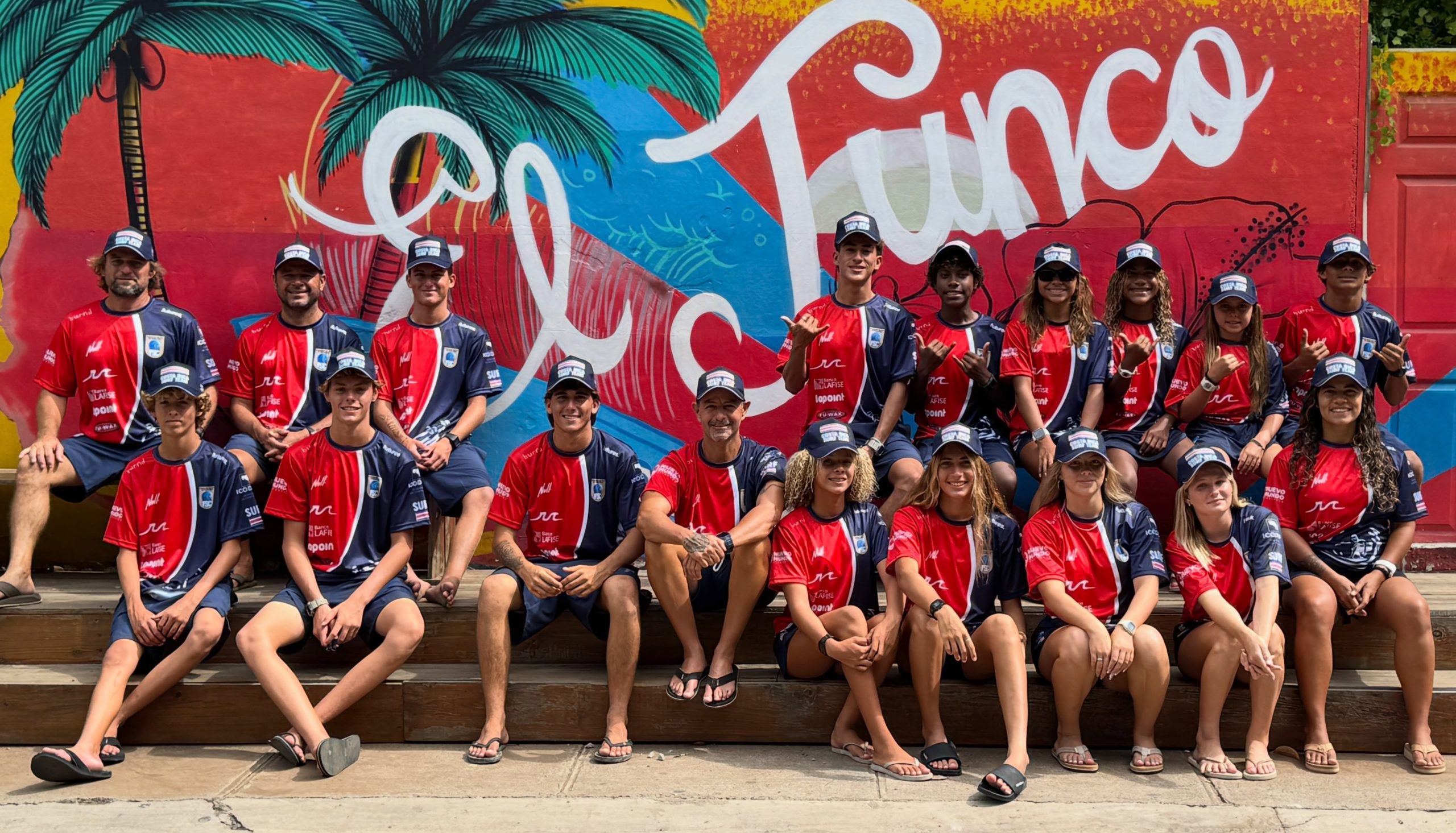 Imagen principal del artículo: Costa Rica ya está en El Salvador para el Mundial Junior de Surf 2026