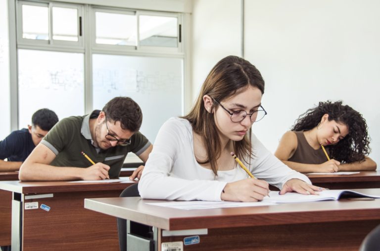 Más de 16.000 personas realizaron examen de admisión al TEC para ingresar en 2027