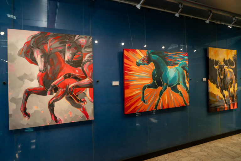 “Indomitus”: exposición de Sara Morales reúne acuarela, acrílico y dibujo en el BCR
