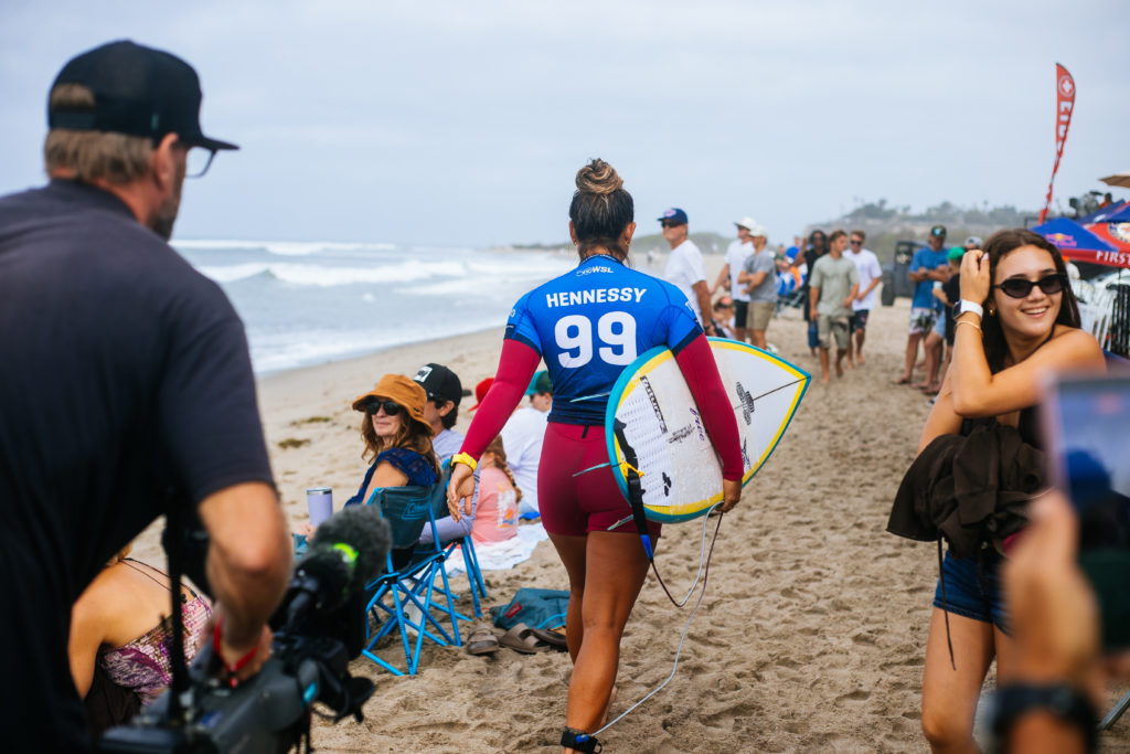 Brisa Hennessy derrota a la ocho veces campeona mundial en el Lexus Trestles Pro
