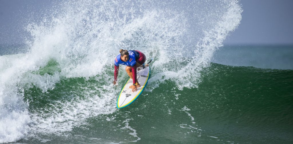 Brisa Hennessy derrota a la ocho veces campeona mundial en el Lexus Trestles Pro