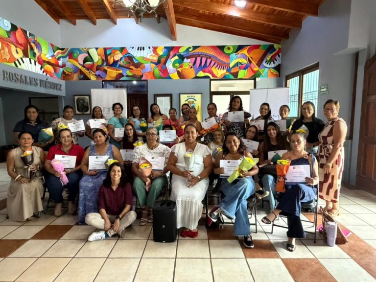 23 mujeres empresarias de Nicoya concluyen capacitación para fortalecer sus emprendimientos