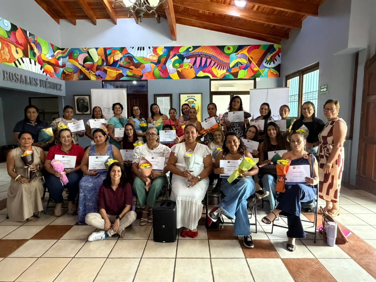 Imagen principal del artículo: 23 mujeres empresarias de Nicoya concluyen capacitación para fortalecer sus emprendimientos