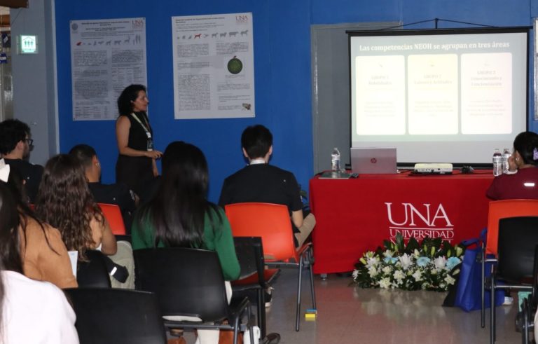 Leydy Escobar: el veterinario debe educar, comunicar y transformar