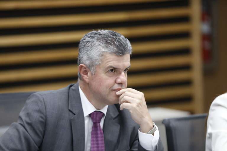 Jefe del PLN confirma presiones durante reelección de Julia Varela, pero deja sin probar los detalles más graves