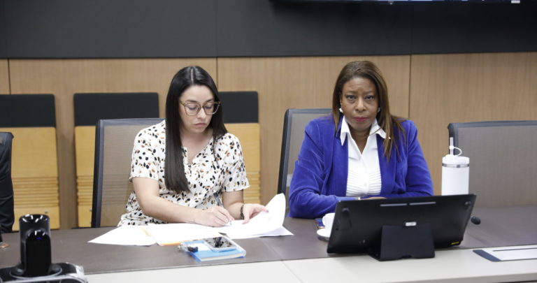 Diputada oficialista propone que el consentimiento para pruebas y tratamientos relacionados con VIH deje de ser escrito