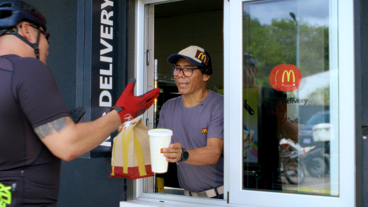 Imagen principal del artículo: Costarricenses se hicieron famosos por frases icónicas que hoy los convierte en protagonistas de campaña de McDonald’s