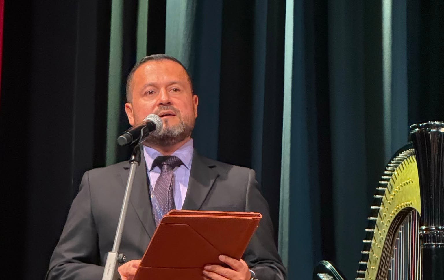 Imagen principal del artículo: Piden al director del Castella volver a invitar a cónsul honoraria de Palestina tras impedirle ingreso
