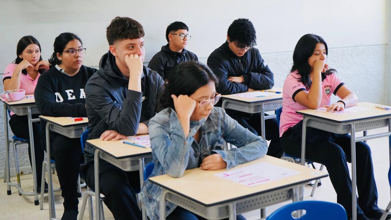 Imagen principal del artículo: Costa Rica mejora en Ciencias, pero sigue por debajo del promedio de la OCDE en pruebas PISA