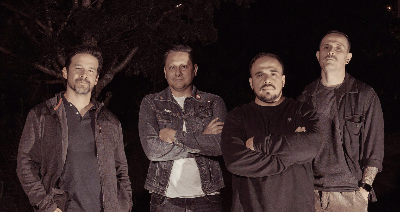 Imagen principal del artículo: Mil Fuegos atraviesa la culpa, redención, resiliencia e ira en su nuevo EP