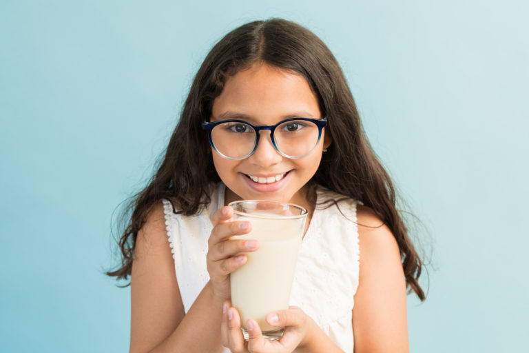 ¿Leche, yogurt o queso? La edad del niño o niña determina las necesidades