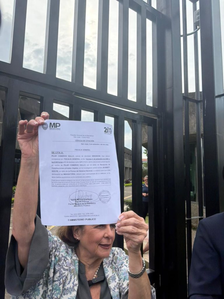 Fiscalía afirma que intentó localizar a Pilar Cisneros siete veces antes de emitir alerta migratoria