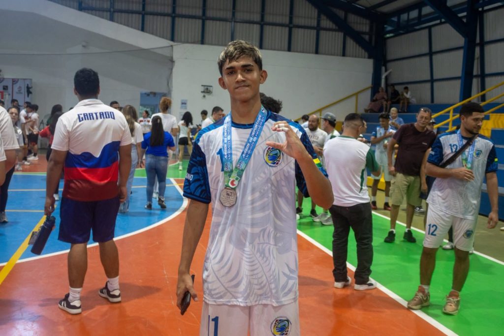Medallista de Juegos Deportivos Nacionales abrió el recorrido de la Antorcha de la Independencia 2026