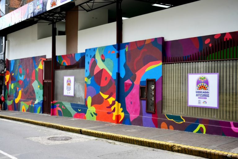 Mural “Traiga la leña pa’ vela” rescata la memoria y la identidad josefina en el Mercado de Artesanías