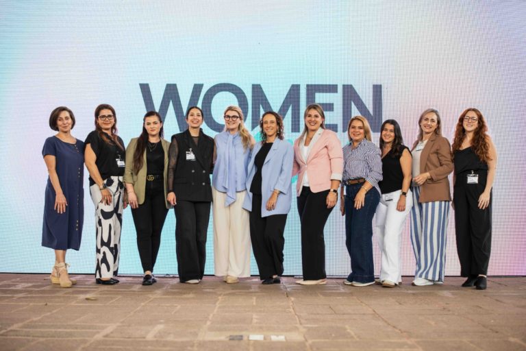 Banco Promerica otorga 14 becas a mujeres líderes para programa de INCAE