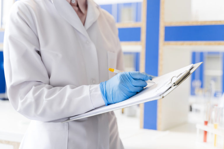 Cámara de la Salud lanza plataforma para consultar estudios clínicos activos en Costa Rica