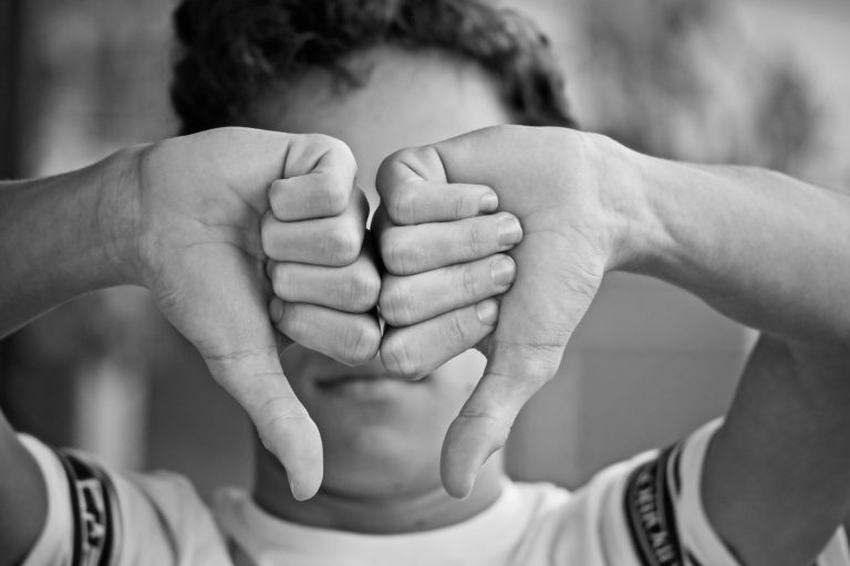 Me cae mal