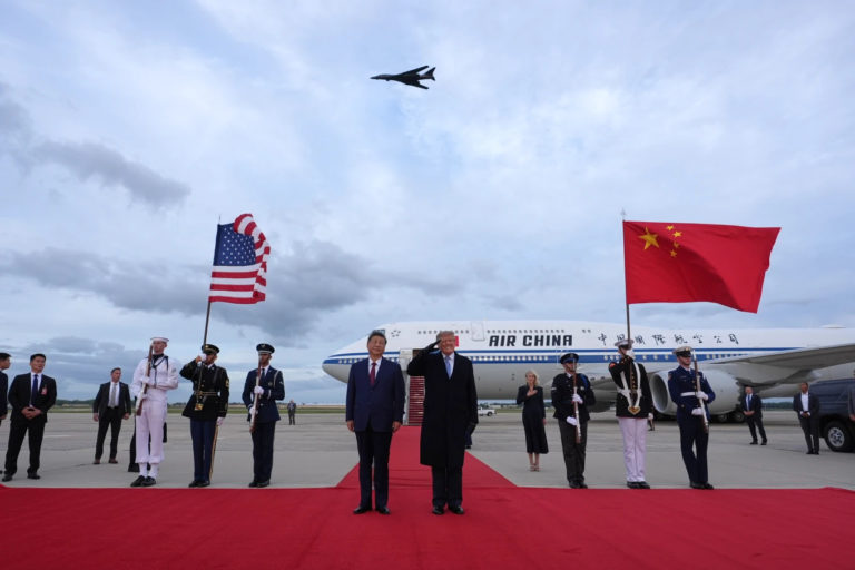 Trump da una bienvenida pomposa a Xi Jinping, mientras su partido enarbola el discurso anticomunista
