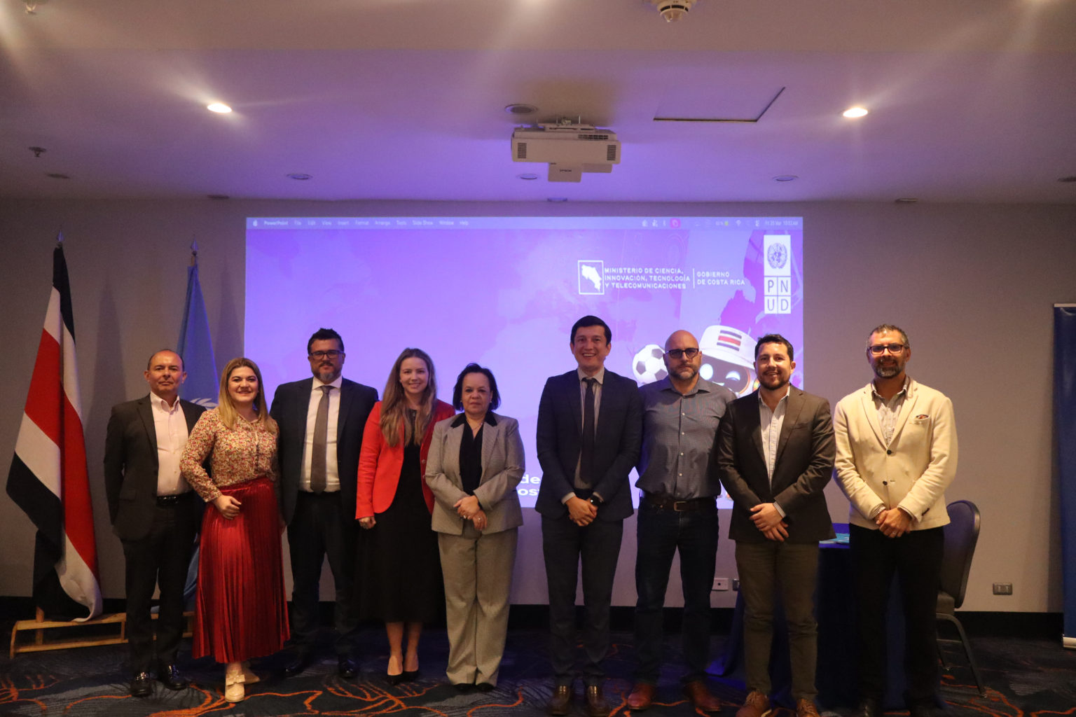 Imagen principal del artículo: Costa Rica tiene bases para adoptar IA, pero enfrenta brechas en datos, talento y regulación, según evaluación del PNUD