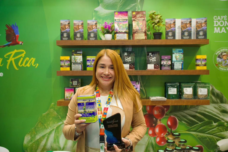 Empresa costarricense gana premio a mejor producto de salud y bienestar en feria de Arabia Saudita
