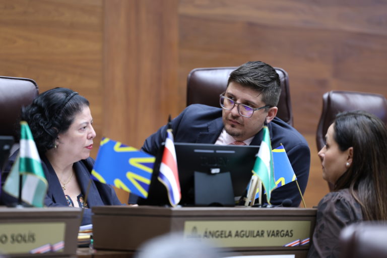 Diputado del PLN propone evaluar periódicamente el estado nutricional de estudiantes