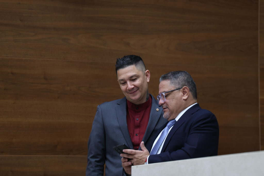 Diputado oficialista propone multa de ₡362 mil por intimidación vial