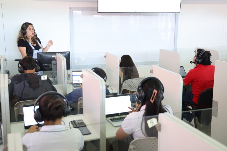 UNA propone adelantar cursos de inglés y evaluar nivel de docentes en 2027