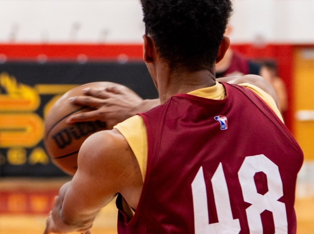 Ian Martínez hace historia y firma con el Cleveland Charge de la NBA G League