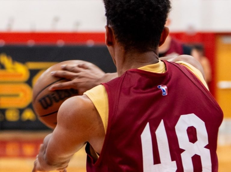 Ian Martínez hace historia y firma con el Cleveland Charge de la NBA G League